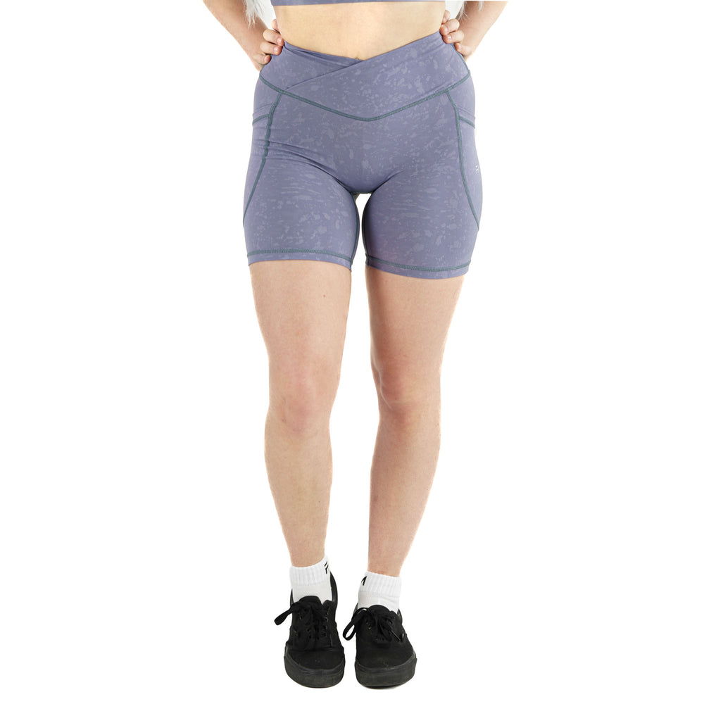 Carbon Shorts Lilac, 5 inch modeled front view